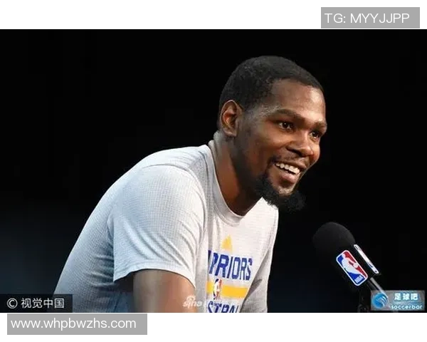 球星同款足球包包助力时尚与实用兼备的潮流风尚